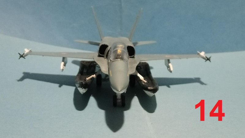 Petit délire autour du F 18 H de chez Revell