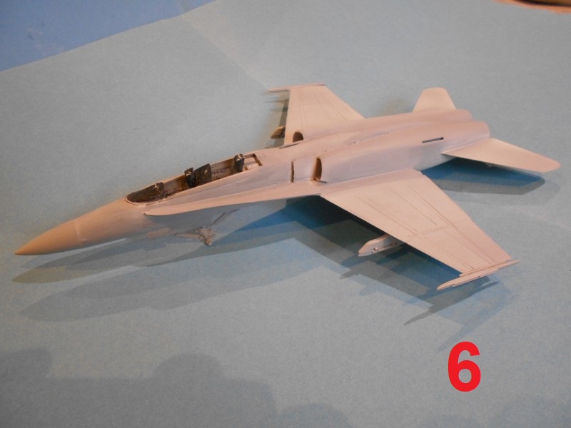 Petit délire autour du F 18 H de chez Revell